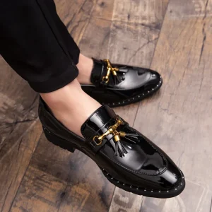 Mocassins vernis à boucle dorée pour homme
