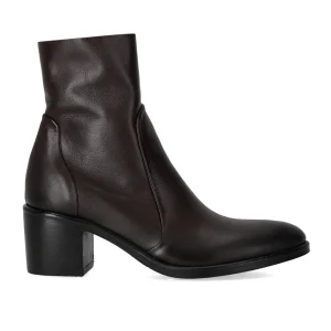 STRATEGIA BURGUNDY ANKLE BOOT