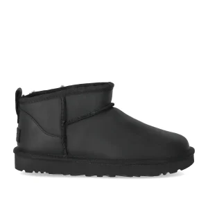 UGG CLASSIC ULTRA MINI LEATHER BLACK BOOT