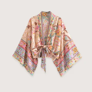 Kimono court fleuri rose pâle